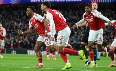 Arsenal, Bayern Mnih'i  golle devirerek zirvenin yeni sahibi oldu!