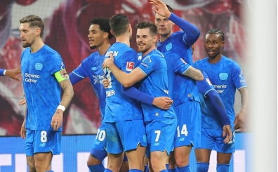 Bayer Leverkusen'den deplasmanda kritik 3 puan!