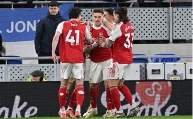 Gy�keres sahne ald�, Arsenal liderli�ini korudu