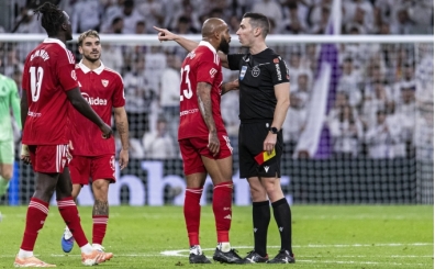 Galatasaray'dan Sevilla'ya transfer olan Brezilyal� stoper Marcao, Real Madrid ma��nda hakeme etti�i k�f�rlerin ard�ndan b�y�k bir cezaya �arpt�r�ld�.
