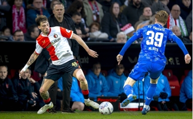 Feyenoord sahas�nda tak�ld�!