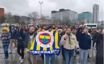Fenerbah�eli y�neticiler ve taraftarlar �a�layan'da