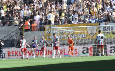 Karşıyaka'da taraftar-futbolcu gerilimi