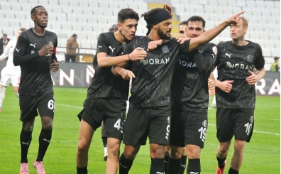 Manisa FK 3'te 3 pe�inde