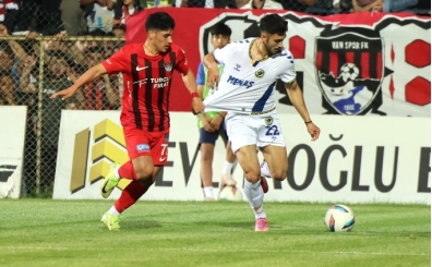 Menemen FK evinde havlu attı