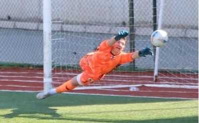 Menemenli kaleci Alp'i Beikta denedi