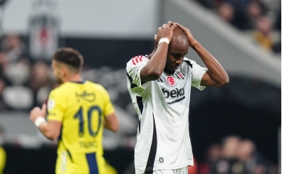 Beşiktaş'ta iki futbolcuyla yollar ayrılıyor