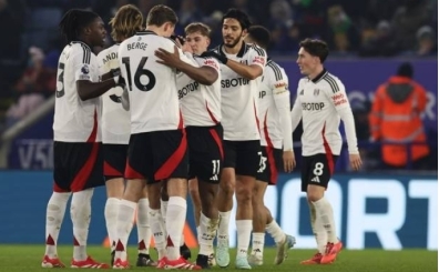 Fulham, deplasmanda iki golle gld