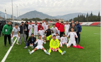 U�akspor ilk yar�y� mutlu bitirdi