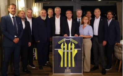 Fenerbahçe, Feyenoord heyetini yemekte ağırladı