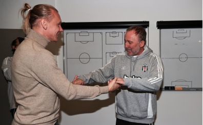 Domagoj Vida'dan Beikta'a srpriz ziyaret