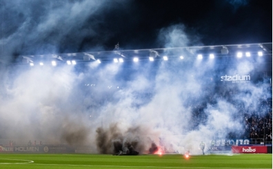 Kme den Norrkping taraftarlar, sahaya zarar verdi!