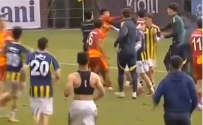 Fenerbahe ile Galatasaray arasndaki U19 derbisinde kavga!