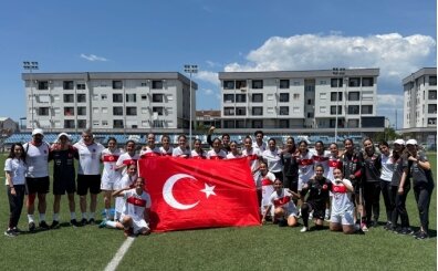 16 Ya� Alt� K�z Milli Futbol Tak�m�'ndan b�y�k ba�ar�