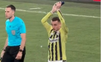 Fenerbah�e taraftar�n�n tepkisine Kerem Akt�rko�lu'ndan dikkat �eken kar��l�k