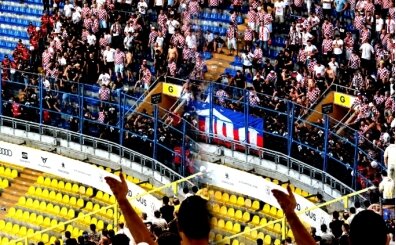 Gornik Zabrze taraftar�, T�rk polisine sald�rd�!