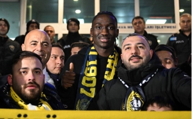 Fenerbah�e'de bir ta�la iki ku�: Sidiki Cherif