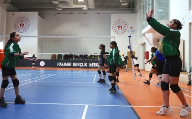 Hakkari'de �ocuklar sporla k�t� al��kanl�klardan korunuyor 