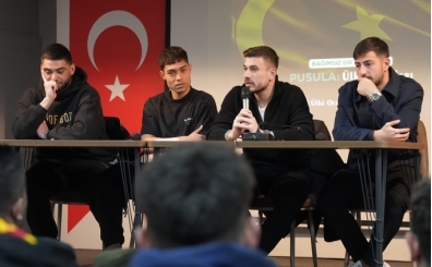 Kayserisporlu futbolcular lise ��rencileriyle bulu�tu