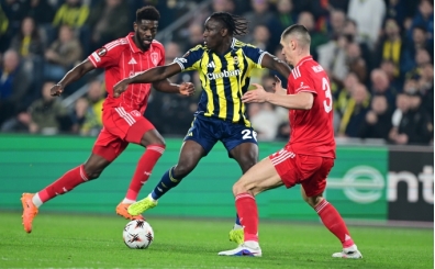 Fenerbah�e, Kad�k�y'de turu mucizelere b�rakt�