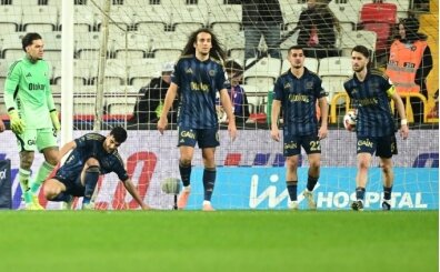 Fenerbah�e deplasmanda kay�p; fark 4 oldu!