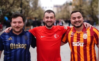 Kosova-T�rkiye ma�� �ncesi Pri�tine'de heyecan art�yor