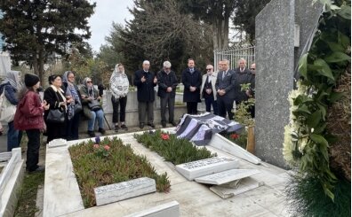 'Baba Hakk�' kabri ba��nda an�ld�