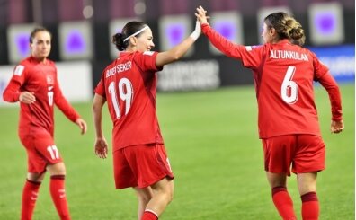 Kad�n Milliler, ad�m ad�m D�nya Kupas�'na