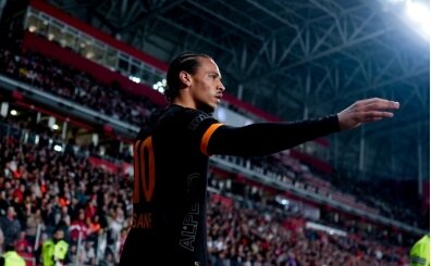 Galatasaray'da oyundan al�nan Leroy Sane'den tepki