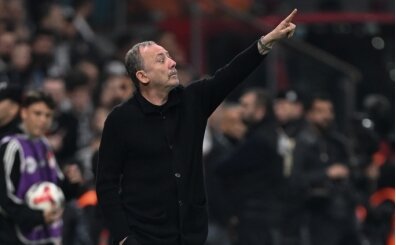 Soyunma odas�nda kritik anlar: Sergen Yal��n istifadan d�nd�