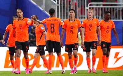Hollanda grubu lider tamamlad�, son 32 biletini cebine koydu
