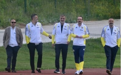 Fenerbah�e y�netimi Topuk Yaylas�'nda tak�mla bulu�tu