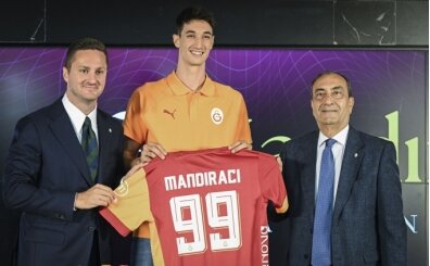 Efe Mand�rac� imzay� att�: 'Bir hayalimi daha ger�ekle�tirece�im'
