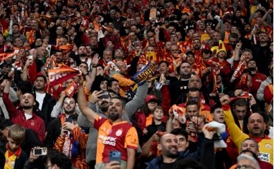 Galatasaray trib�nlerinden d�nyaya Gazze mesaj�