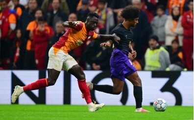 Galatasaray savunmas� sallan�yor!