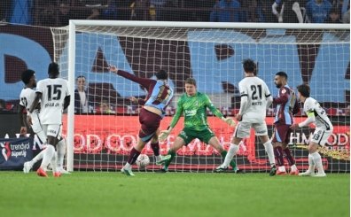 Trabzonspor-Be�ikta� ma��nda me�ale yakan taraftarlar hakk�nda adli tahkikat