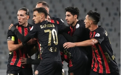 Fatih Karag�mr�k'te 4 futbolcuyla yollar ayr�ld�