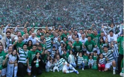 Bursaspor taraftar�yla S�per Ligi geride b�rakt�!