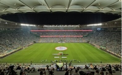 Bursaspor trib�nlerinden g�vde g�sterisi
