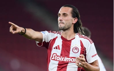 Yusuf Yaz�c� att�, Olympiakos kupaya uzand�