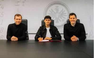 Eintracht Frankfurt'a 21'lik yeni takviye