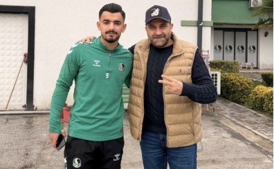 Sakaryaspor 5 futbolcuyu renklerine ba�lad�