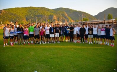 Fethiyespor taraftar�ndan tak�ma tam destek