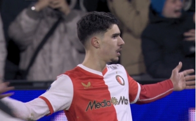 Van Persie, o�lu Shaqueel'i oyuna ald�! �ki gol att�!