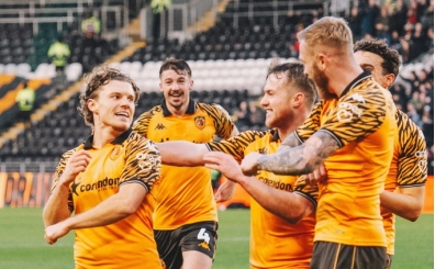 Hull City, Premier Lig i�in yine kazand�!