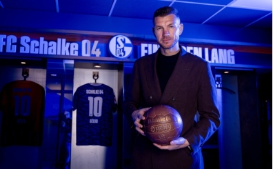 Schalke'de Edin Dzeko'ya b�y�k �vg�!