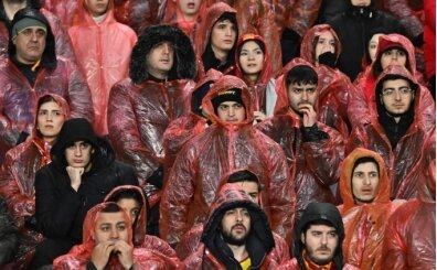 Galatasaray'da krizden kenetlenme ile ��kt�!