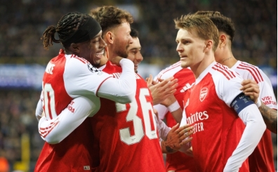 Premier Lig'de lider Arsenal puan fark�n� 6'ya ��kard�!
