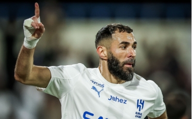 Benzema, Ronaldo'ya g�zda�� verdi!