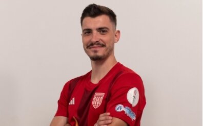 Ayval�kg�c�'nde Hamit Kurt kald�